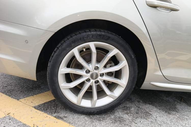 Used Audi A4L 2019 40 TFSI Fashion Edition China VI Emission Standard Right Rear Wheel Hub
