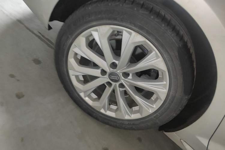 Used Audi A4L 2019 40 TFSI Ambition China VI Right Rear Wheel Hub