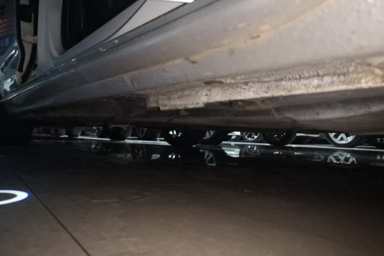 Used Audi A4L 2019 40 TFSI Fashion Edition China VI Emission Standard Right Side Sill