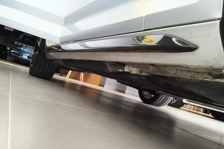 Used Audi A4L 2019 40 TFSI Fashion Edition China VI Emission Standard Right Side Sill