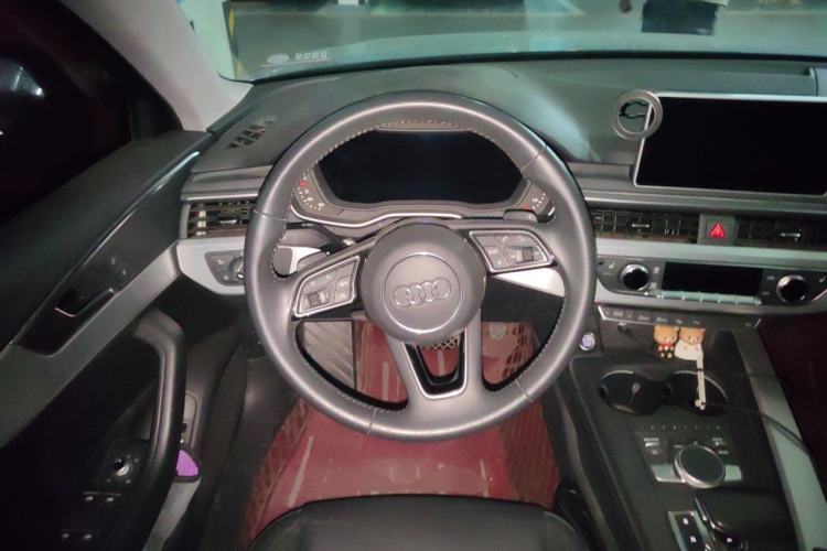 Used Audi A4L 2019 40 TFSI Fashion Edition China VI Emission Standard Steering Wheel