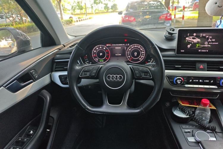 Used Audi A4L 2019 40 TFSI Fashion Edition China VI Emission Standard Steering Wheel