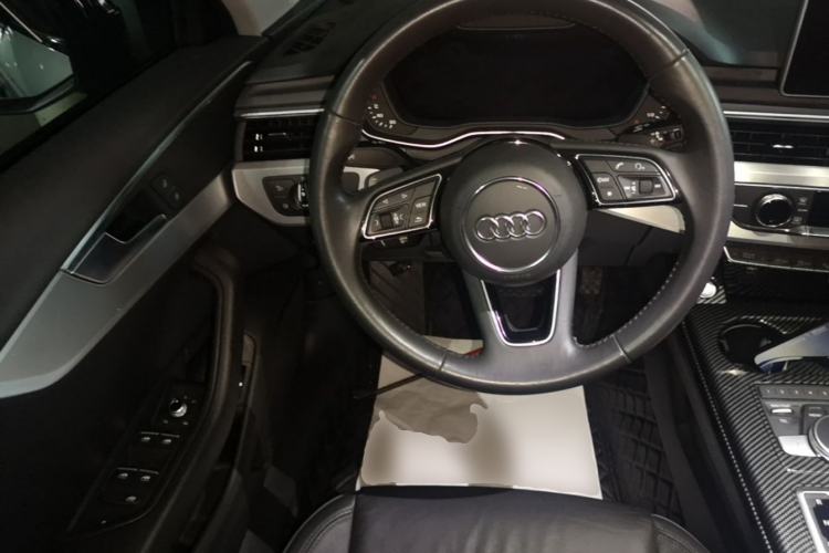 Used Audi A4L 2019 40 TFSI Fashion Edition China VI Emission Standard Steering Wheel