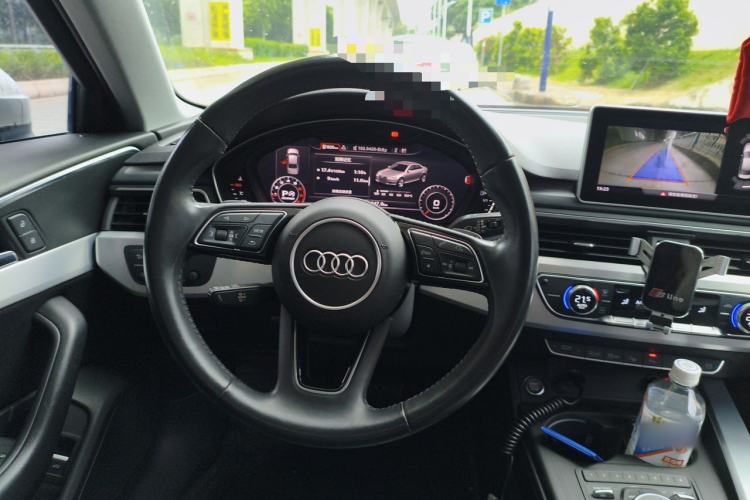 Used Audi A4L 2019 40 TFSI Fashion Edition China VI Emission Standard Steering Wheel