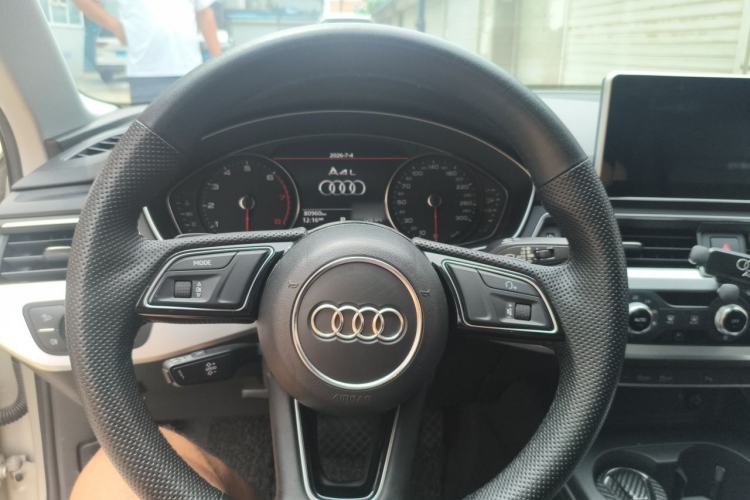Used Audi A4L 2019 40 TFSI Ambition China VI Steering Wheel