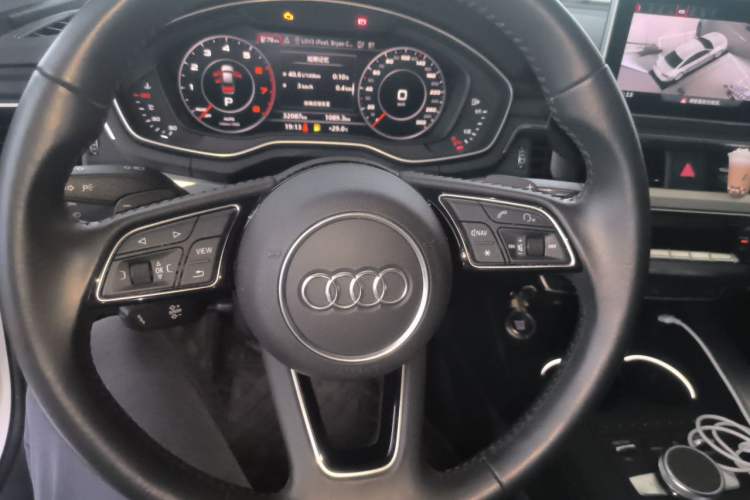 Used Audi A4L 2019 40 TFSI Fashion Edition China VI Emission Standard Steering Wheel