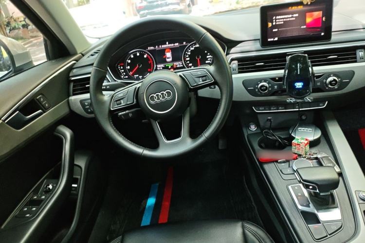 Used Audi A4L 2019 40 TFSI Ambition China VI Steering Wheel