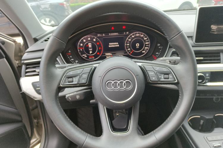 Used Audi A4L 2019 40 TFSI Fashion Version China V Steering Wheel