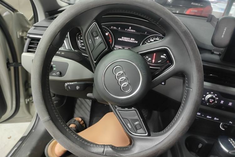 Used Audi A4L 2019 40 TFSI Ambition China VI Steering Wheel