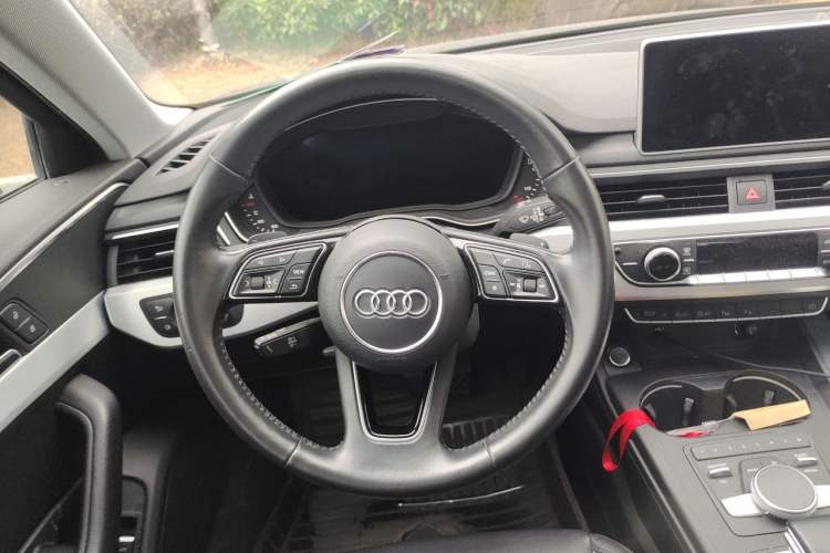 Used Audi A4L 2019 40 TFSI Fashion Edition China VI Emission Standard Steering Wheel