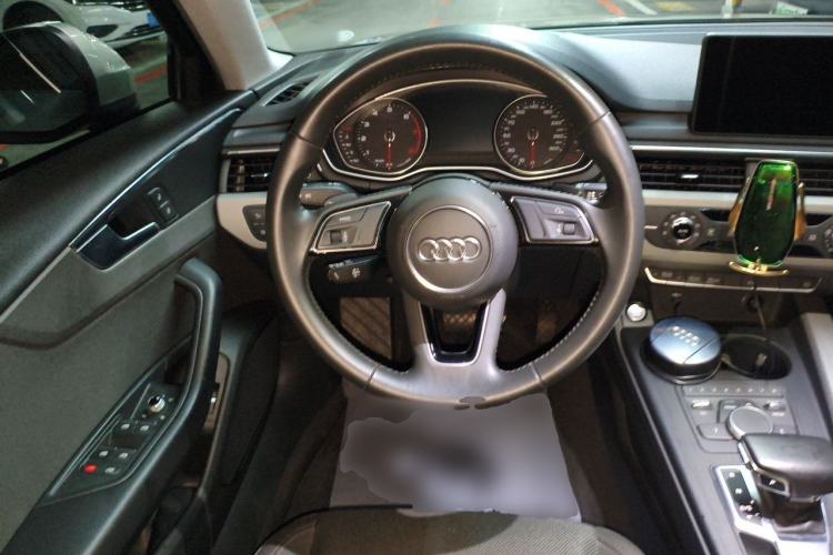 Used Audi A4L 2019 40 TFSI Ambition Version China V Steering Wheel