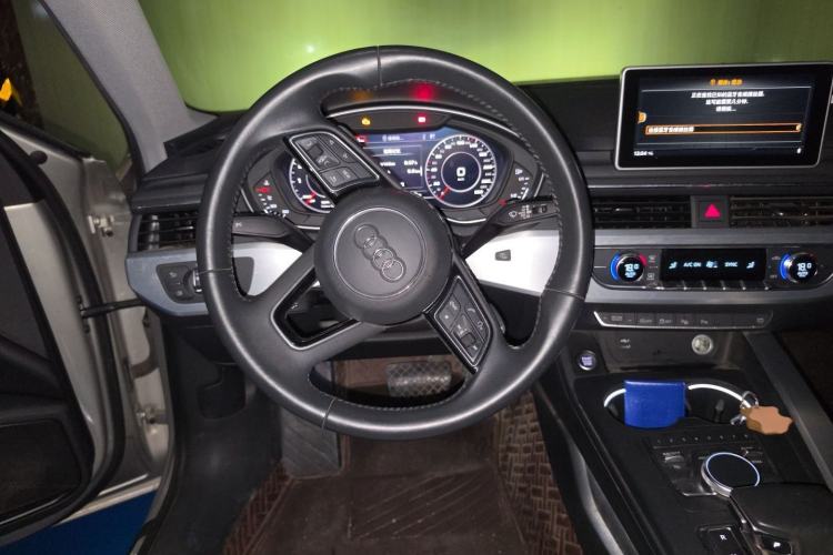 Used Audi A4L 2019 40 TFSI Fashion Edition China VI Emission Standard Steering Wheel