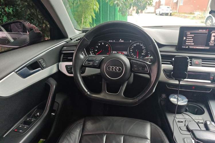 Used Audi A4L 2019 45 TFSI quattro Individual Sport Edition China VI Steering Wheel