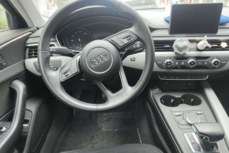 Used Audi A4L 2019 40 TFSI Ambition China VI Steering Wheel
