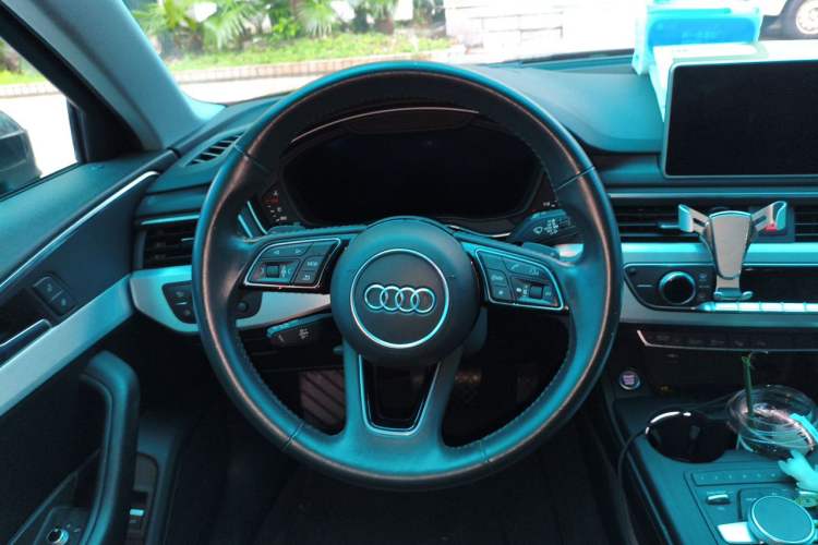 Used Audi A4L 2019 40 TFSI Fashion Edition China VI Emission Standard Steering Wheel