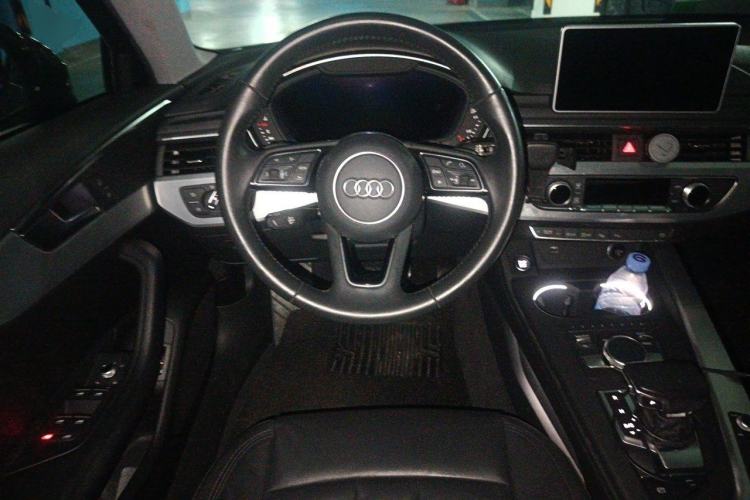 Used Audi A4L 2019 40 TFSI Fashion Version China V Steering Wheel