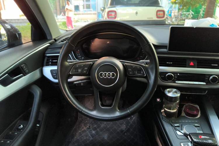 Used Audi A4L 2019 40 TFSI Fashion Edition China VI Emission Standard Steering Wheel