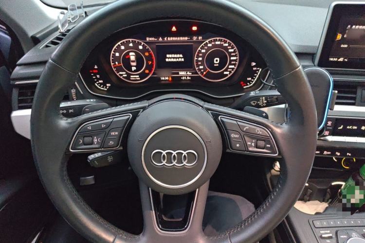 Used Audi A4L 2019 40 TFSI Fashion Edition China VI Emission Standard Steering Wheel