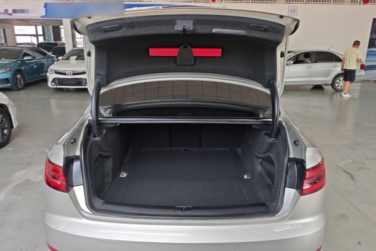 Used Audi A4L 2019 40 TFSI Ambition China VI Trunk