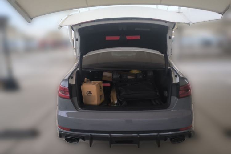 Used Audi A4L 2019 40 TFSI Fashion Edition China VI Emission Standard Trunk