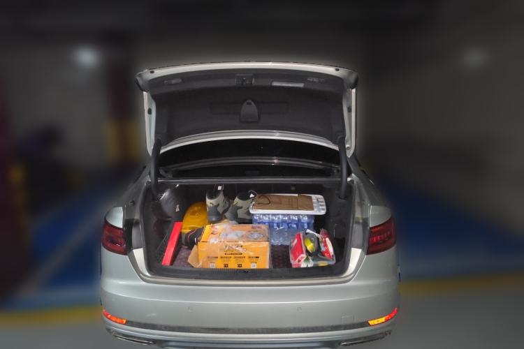 Used Audi A4L 2019 40 TFSI Fashion Edition China VI Emission Standard Trunk
