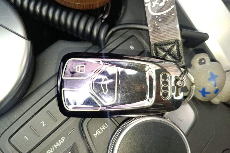 Used Audi A4L 2019 40 TFSI Fashion Edition China VI Emission Standard Vehicle Key