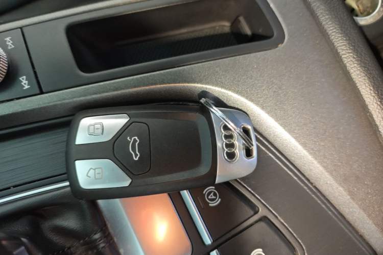 Used Audi A4L 2019 40 TFSI Ambition China VI Vehicle Key