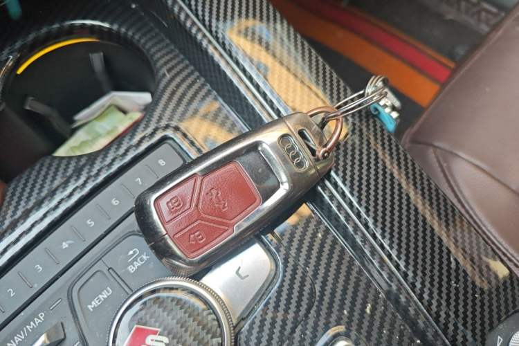 Used Audi A4L 2019 40 TFSI Fashion Edition China VI Emission Standard Vehicle Key