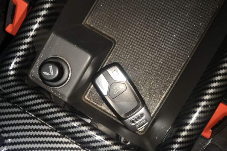 Used Audi A4L 2019 40 TFSI Fashion Edition China VI Emission Standard Vehicle Key