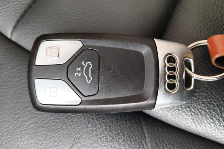Used Audi A4L 2019 40 TFSI Fashion Edition China VI Emission Standard Vehicle Key