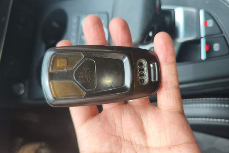 Used Audi A4L 2019 40 TFSI Ambition China VI Vehicle Key