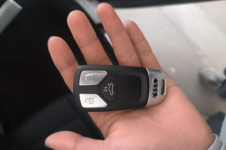 Used Audi A4L 2019 40 TFSI Fashion Edition China VI Emission Standard Vehicle Key