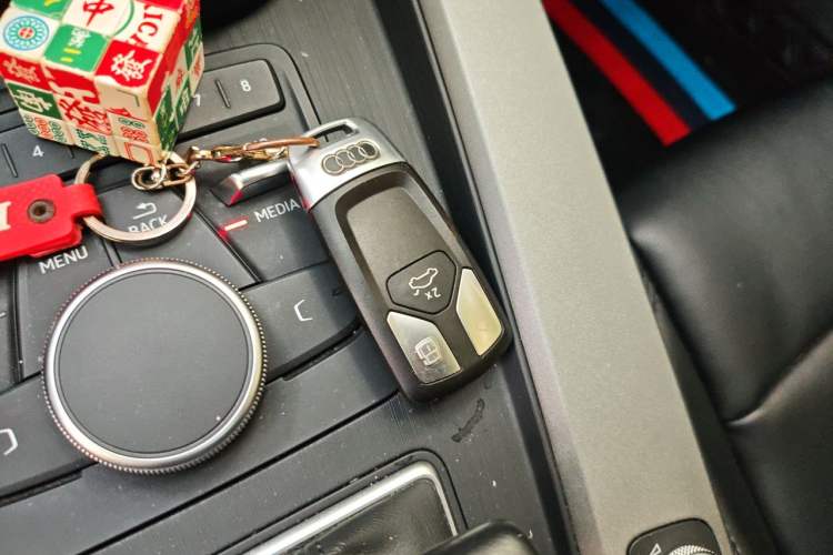 Used Audi A4L 2019 40 TFSI Ambition China VI Vehicle Key