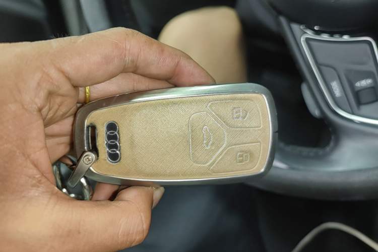 Used Audi A4L 2019 40 TFSI Ambition China VI Vehicle Key