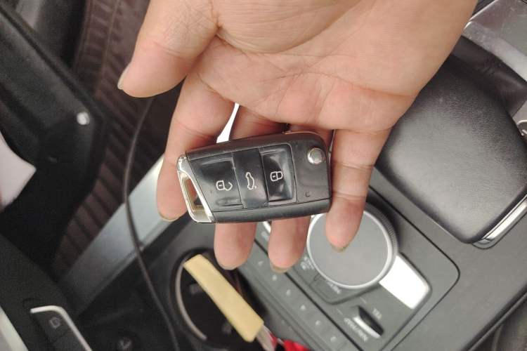 Used Audi A4L 2019 40 TFSI Fashion Edition China VI Emission Standard Vehicle Key