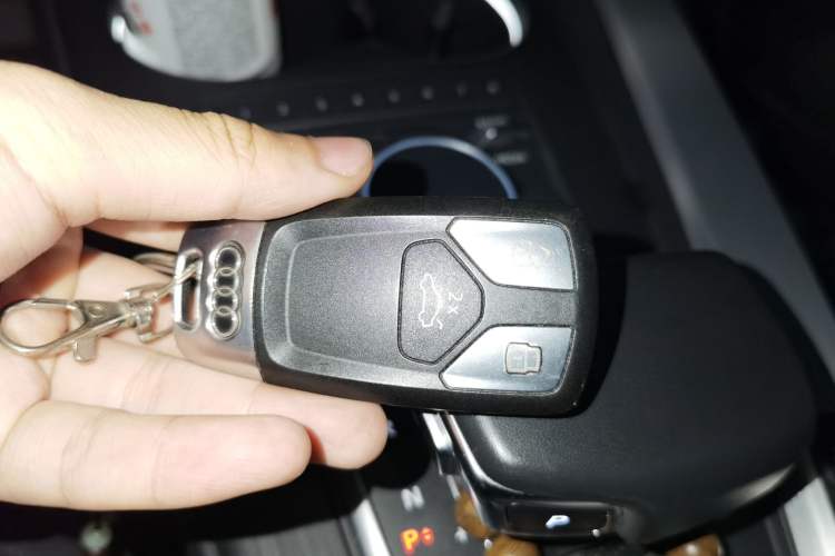 Used Audi A4L 2019 40 TFSI Fashion Edition China VI Emission Standard Vehicle Key