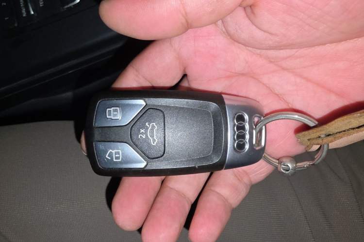Used Audi A4L 2019 40 TFSI Fashion Edition China VI Emission Standard Vehicle Key
