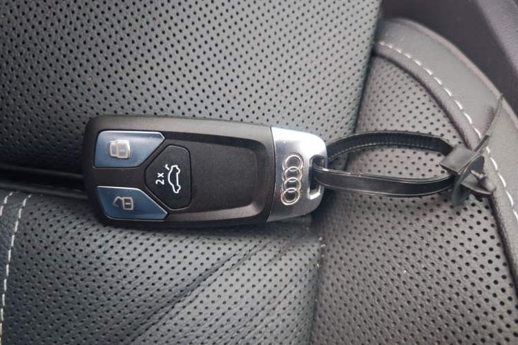 Used Audi A4L 2019 45 TFSI quattro Individual Sport Edition China VI Vehicle Key