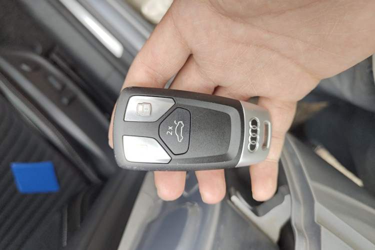 Used Audi A4L 2019 40 TFSI Ambition China VI Vehicle Key