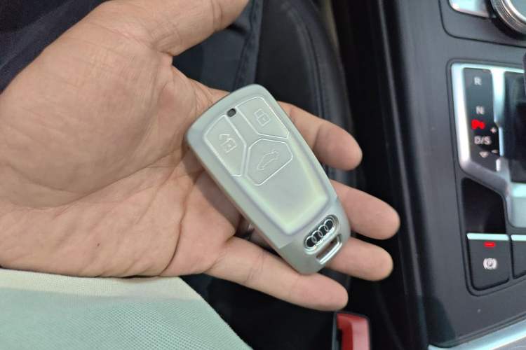 Used Audi A4L 2019 40 TFSI Fashion Edition China VI Emission Standard Vehicle Key