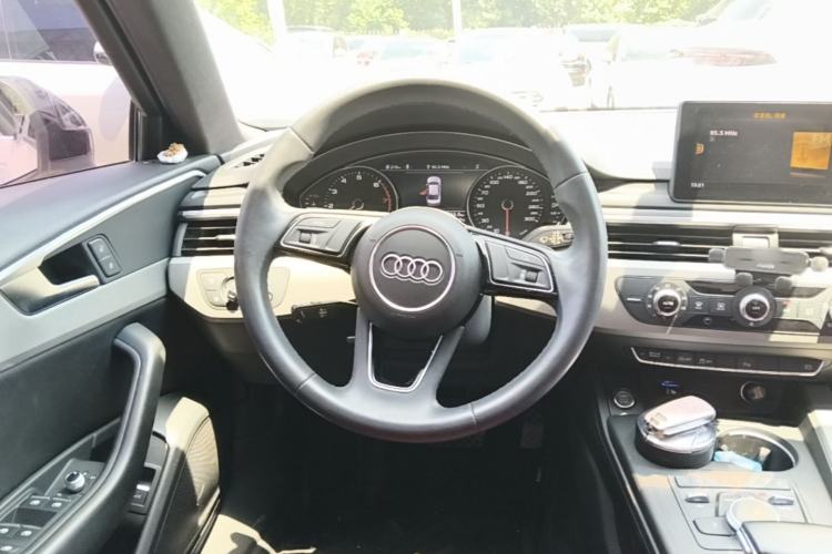 Used Audi A4L 2019 40 TFSI Ambition China VI Steering Wheel