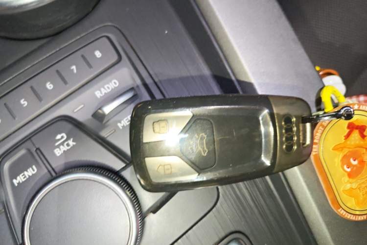 Used Audi A4L 2019 40 TFSI Ambition China VI Vehicle Key