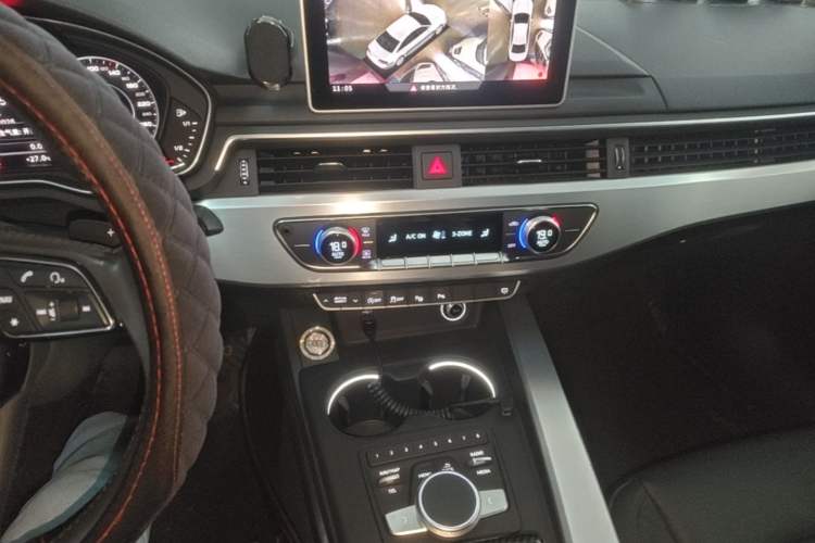 Used Audi A4L 2019 40 TFSI Fashion Edition China VI Emission Standard Audio And AC Panel