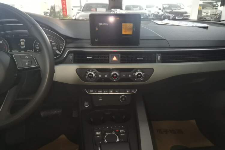 Used Audi A4L 2019 40 TFSI Ambition China VI Audio And AC Panel