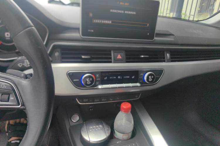Used Audi A4L 2019 40 TFSI Fashion Edition China VI Emission Standard Audio And AC Panel