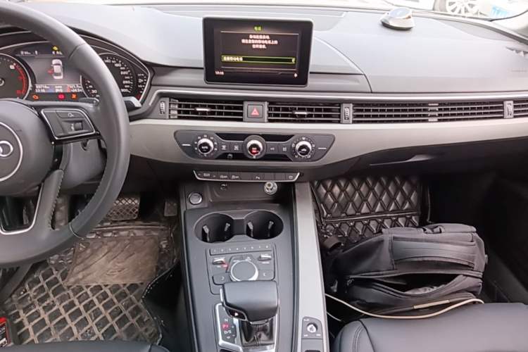 Used Audi A4L 2019 40 TFSI Ambition China VI Audio And AC Panel