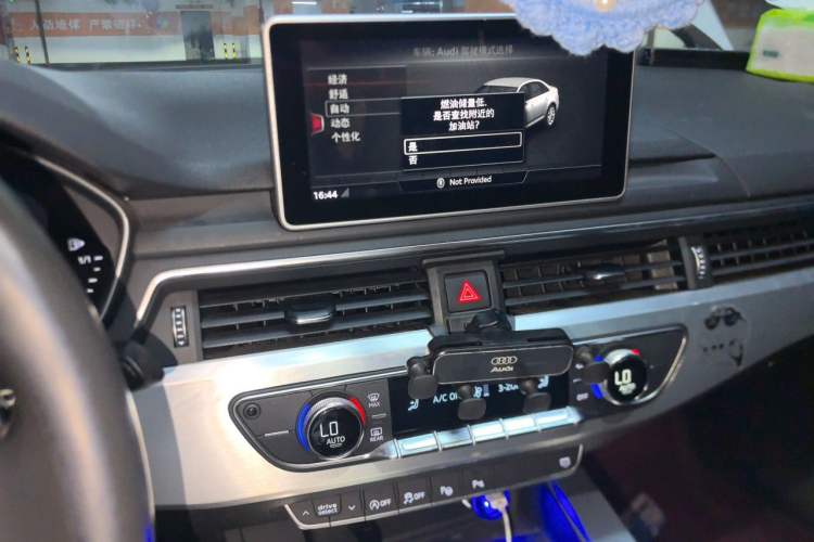 Used Audi A4L 2019 40 TFSI Fashion Edition China VI Emission Standard Audio And AC Panel