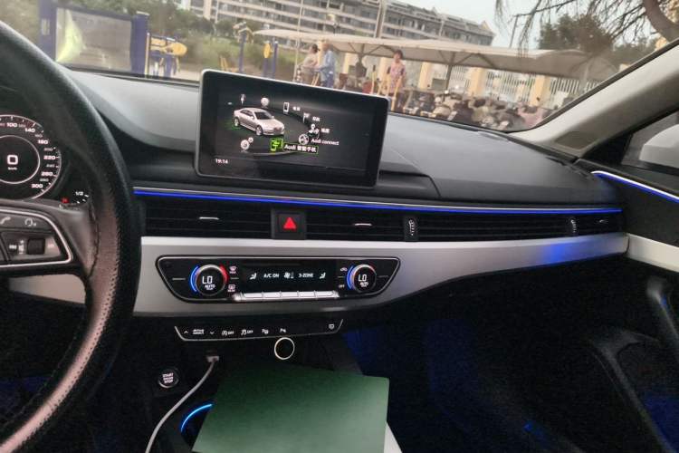 Used Audi A4L 2019 40 TFSI Fashion Version China V Audio And AC Panel