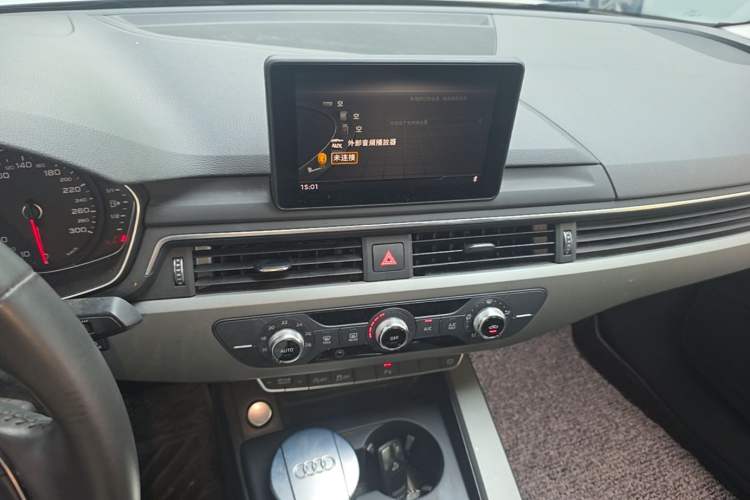 Used Audi A4L 2019 40 TFSI Ambition China VI Audio And AC Panel