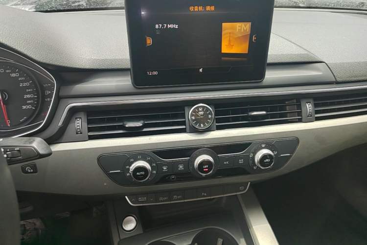 Used Audi A4L 2019 40 TFSI Ambition China VI Audio And AC Panel
